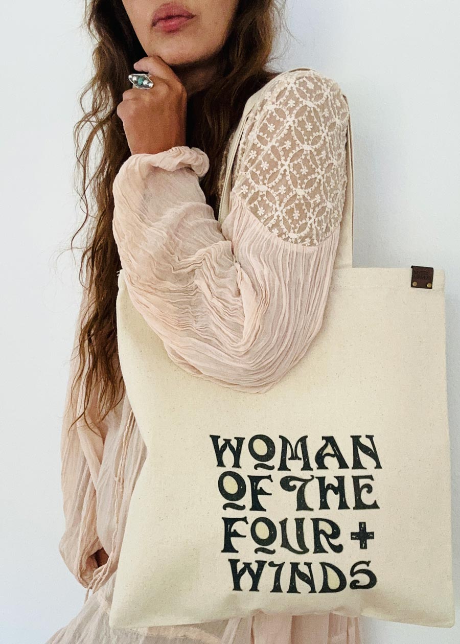 WOMAN OF THE FOUR WINDS TOTE'MM